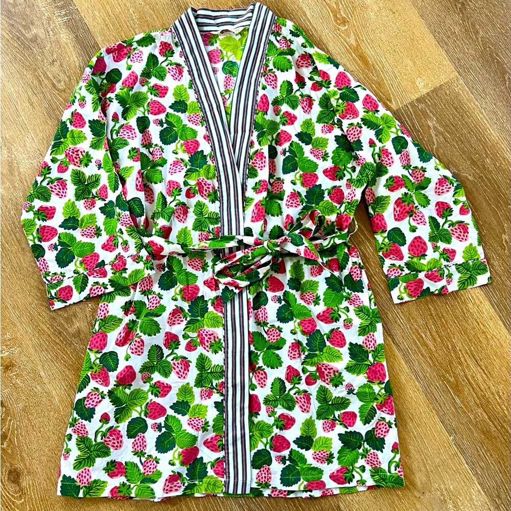 Printfresh Strawberry Fields Getting Ready Robe NWOT